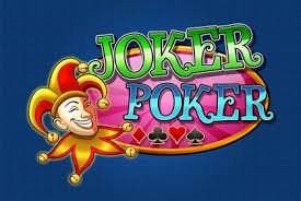 Dealer live casino berinteraksi dengan pemain secara langsung di platform ideslot